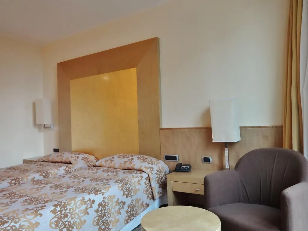 Hotel Tiffany Milano Trezzano sul Naviglio 4*,